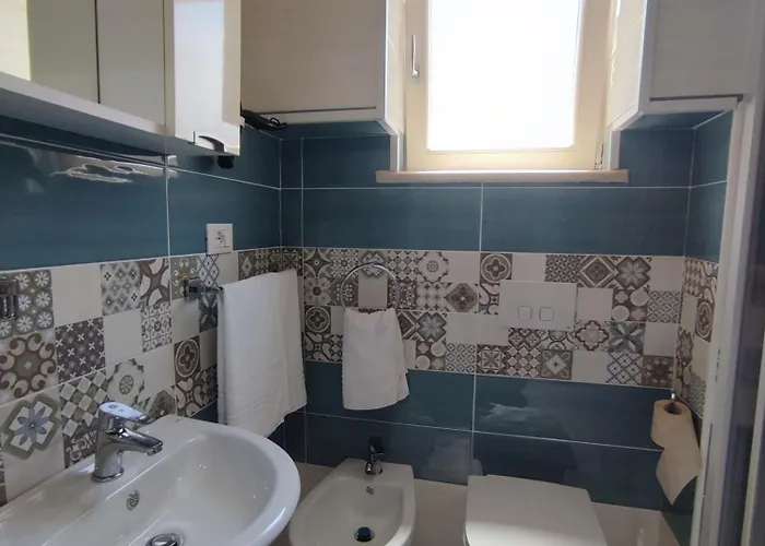 La Perla Del Tirreno 住宿加早餐酒店 4*