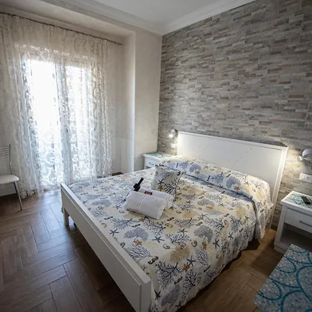 La Perla Del Tirreno B&B 트로페아
