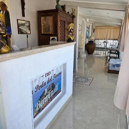 La Perla Del Tirreno Bed & Breakfast 4*