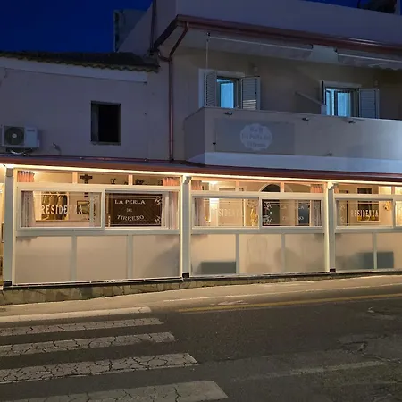 فندق مبيت وإفطار La Perla Del Tirreno 4*
