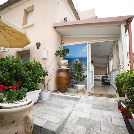 فندق مبيت وإفطار La Perla Del Tirreno تروبيا
