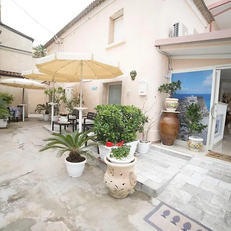 فندق مبيت وإفطار La Perla Del Tirreno تروبيا