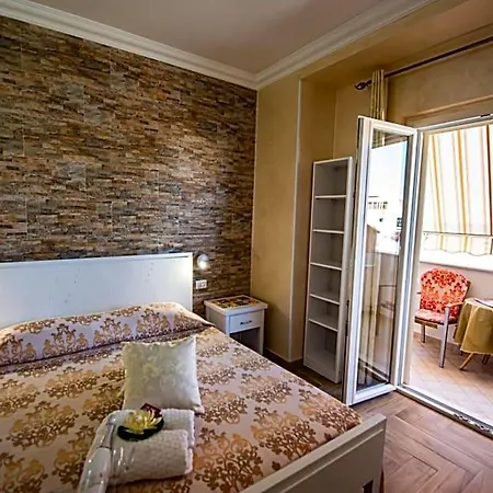 La Perla Del Tirreno Couette-café