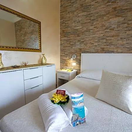 La Perla Del Tirreno Couette-café