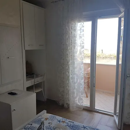 La Perla Del Tirreno לינה וארוחת בוקר