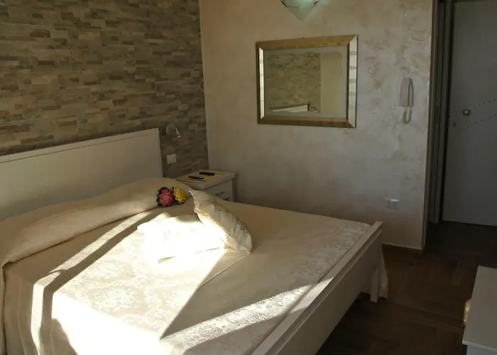 La Perla Del Tirreno فندق مبيت وإفطار 4*